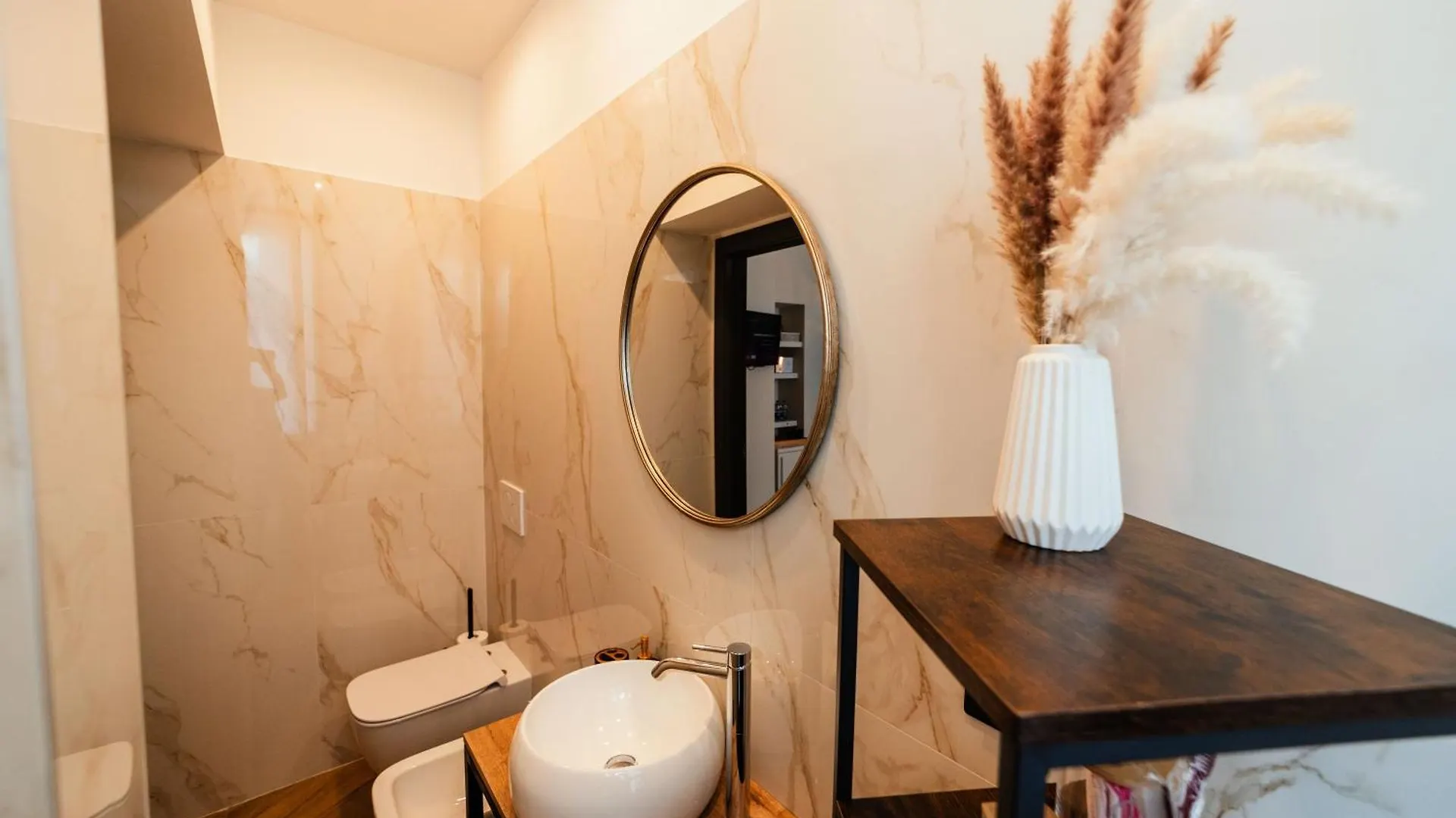 Apartamento David'S Suite&Spa Con Parcheggio Privato Como