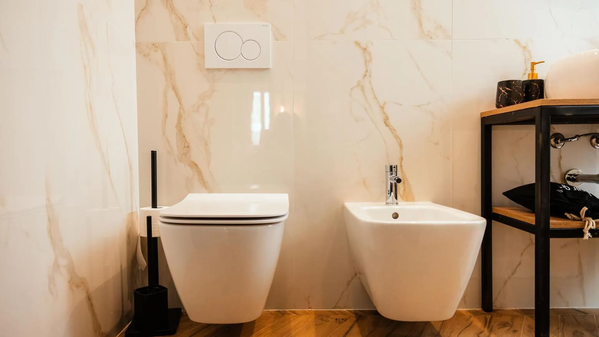 Apartamento David'S Suite&Spa Con Parcheggio Privato Como