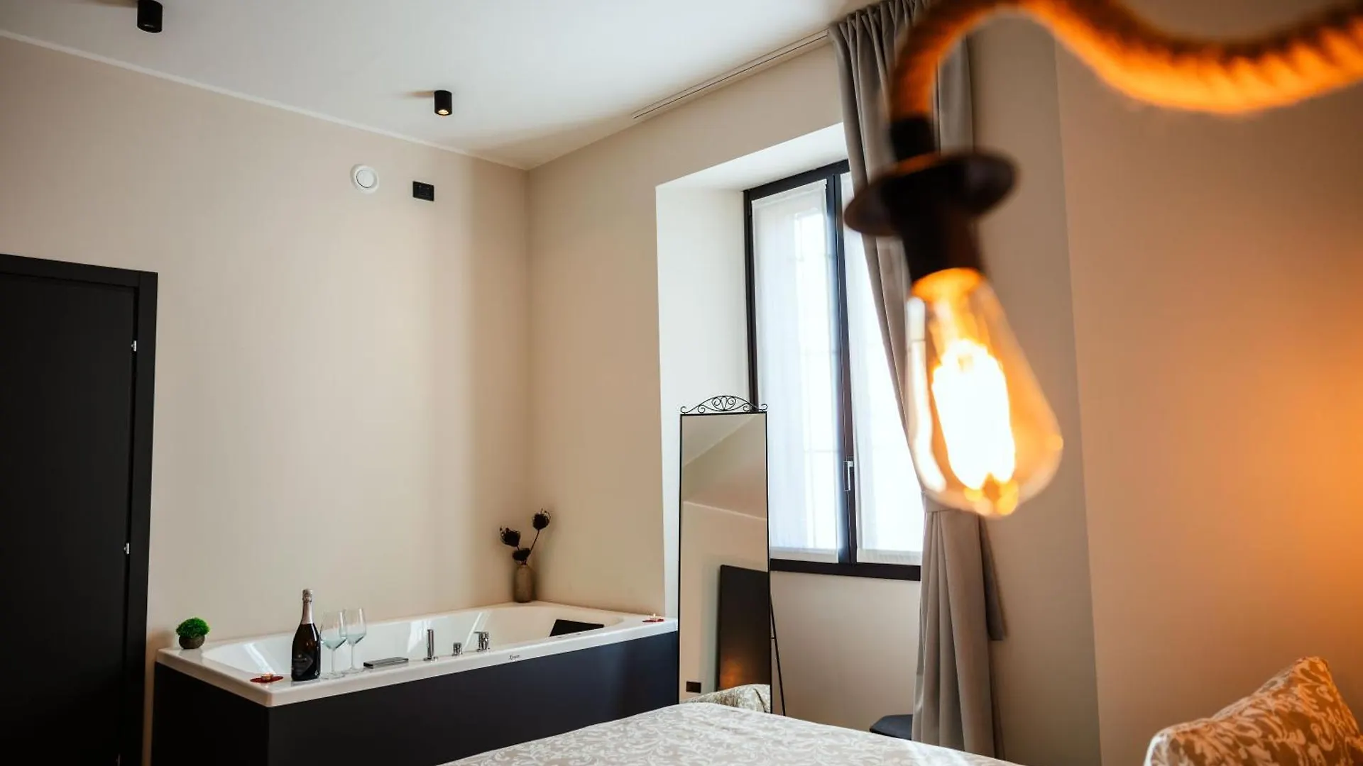 Apartamento David'S Suite&Spa Con Parcheggio Privato Como Itália